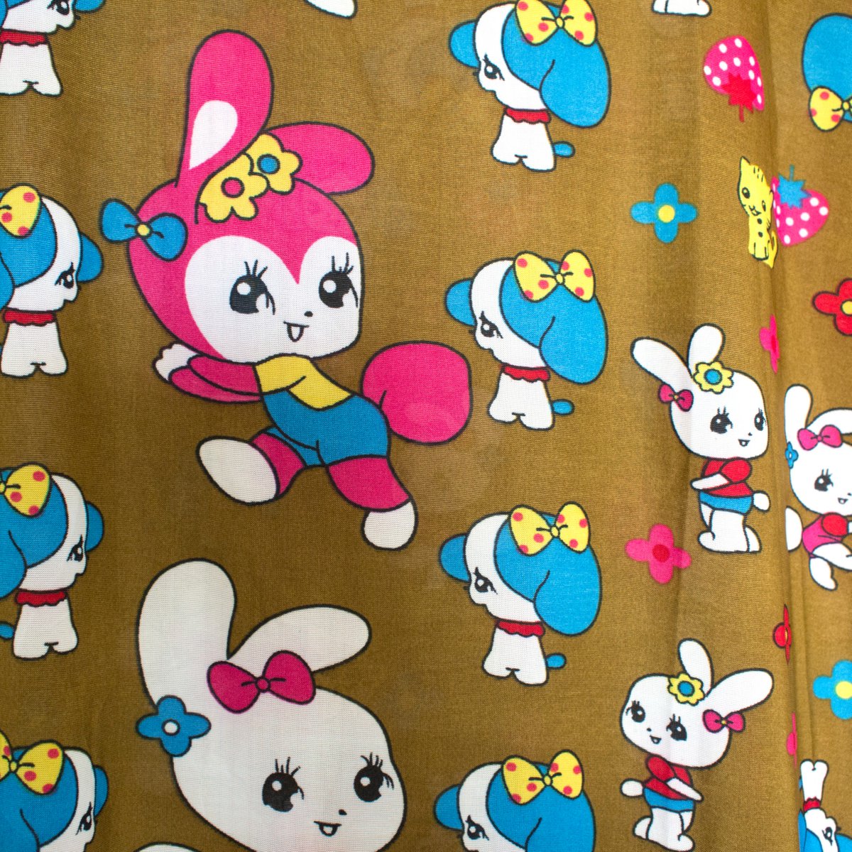 アサまーと Auf Twitter お洋服系が未完成ネットショップに増えましたよ レトロキャラtシャツ 2300 ぱっちり目の レトロキャラが勢揃いのt 表はビッグキャラ 裏は総柄になってます さらりとした涼しい生地です サイズ感レディースlくらい Https