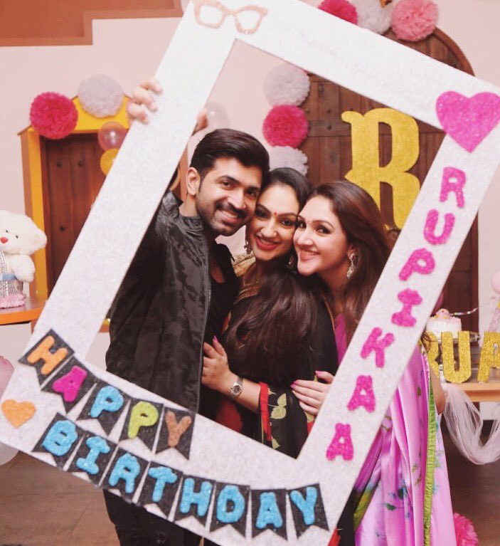 arunvijayno1's tweet photo. Siblings time!! 😊 https://t.co/ZMCjjcwiUV