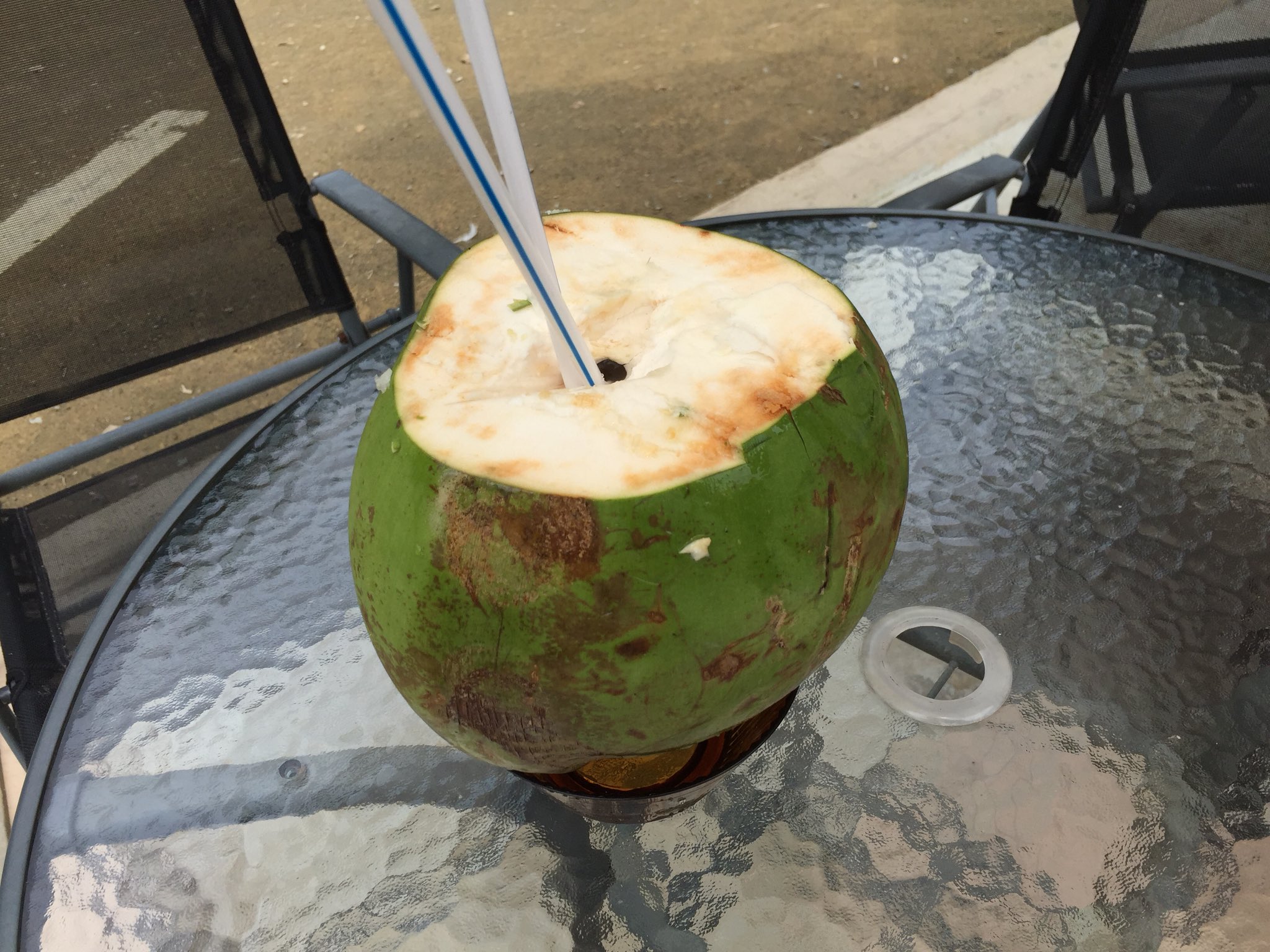 封神龍 ワクチン3回目接種仕様 ヤシの実ジュースを飲む T Co Kvwonvnh Twitter