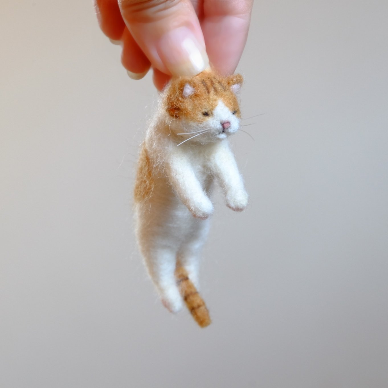 Biscotti様 猫 羊毛フェルトストラップ(足付き) 購入 Biscotti様 猫