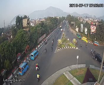 07.03 WIB Bundaran Leuwi Gajah Terpantau Ramai Lancar ( Follow IG <a href="/Dishub_Cimahi/">Dishub Kota Cimahi</a> )