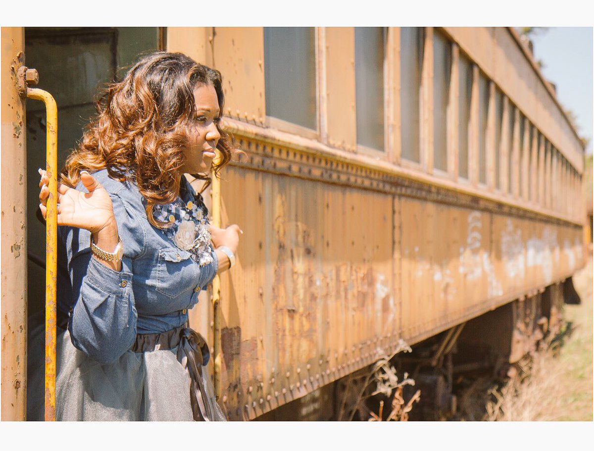 latiamusik's tweet image. Looking at my future like .......#IMReady #purpose #MondayMotivation