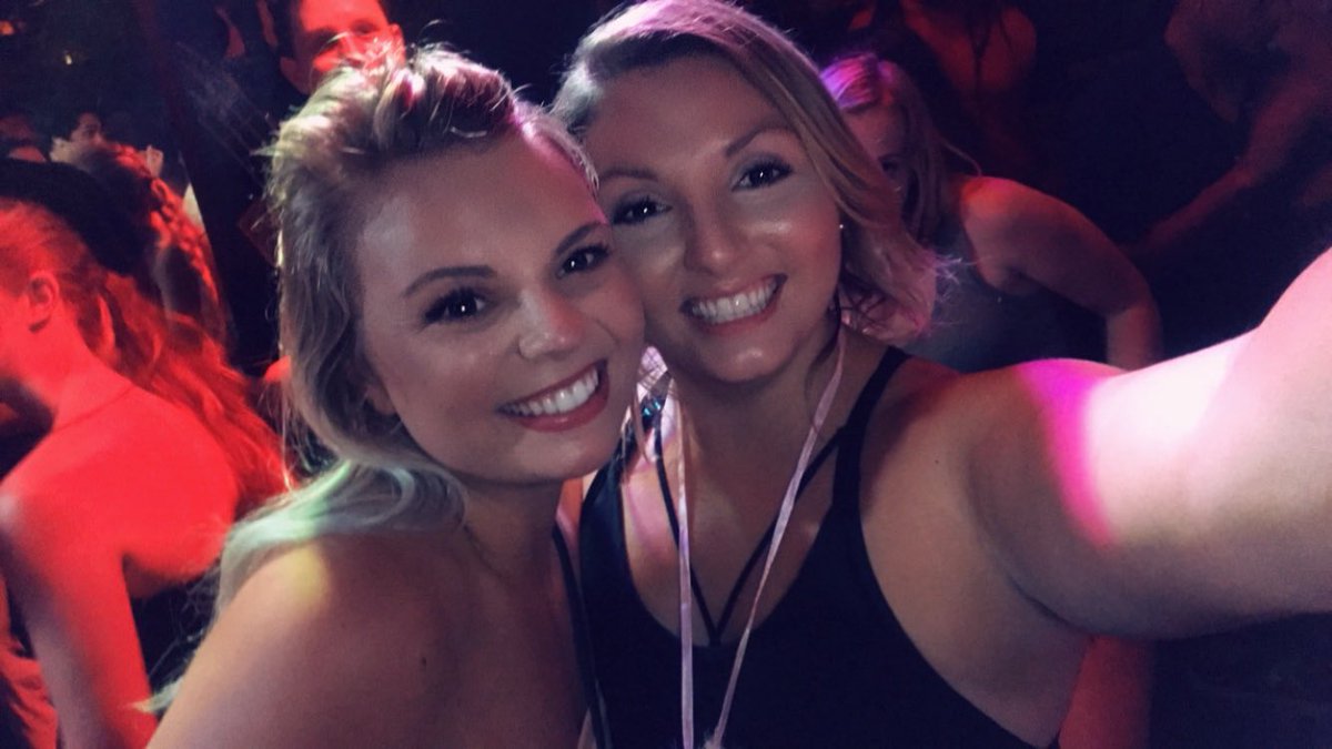 carlerossignol's tweet photo. Somehow I always end up seeing this hottie out and about and she makes my night every time! @courtneylynessa 💥💥 https://t.co/bvXDHu1lho