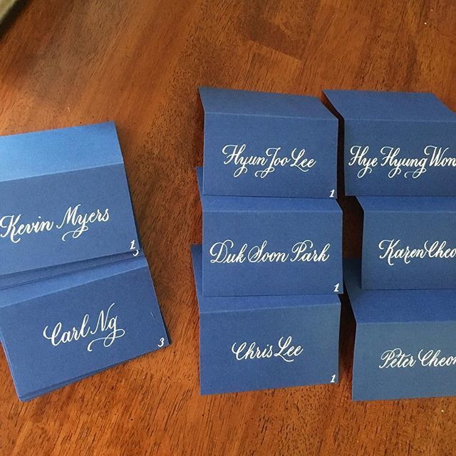 LettersofFancy's tweet image. A quick shot of these white on navy placecards before sending them out. #calligraphy #wedding #weddingcalligraphy #dccalligraphy #weddingplacecards #weddingstationery #placecards #etsy #handlettering #pointedpen #copperplate ift.tt/2JuGnLd