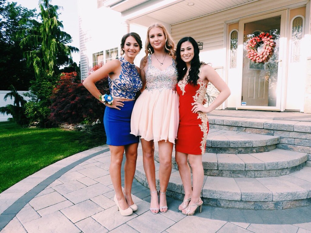 _Victoria_BK's tweet photo. Missing my girls a little extra right now 😔 love you guys 💗 @chloegalvez_   @giiannnaxo   @lg_kaleighx https://t.co/LaMGzxBVD2