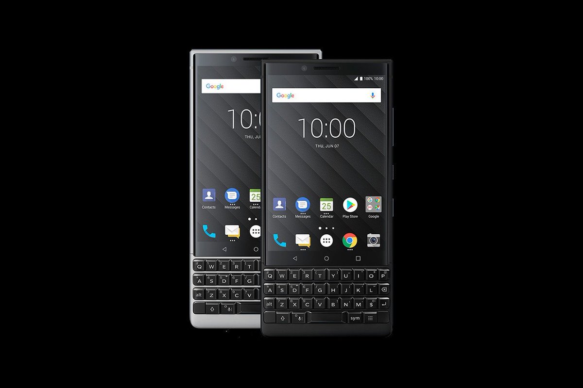 Linxitter's tweet photo. black or silver ? ? ? .
.
.
.
#BlackBerry
#BlackBerryKEY2 
#blackorsilver 
#dilemma https://t.co/V7sOwHv4YI