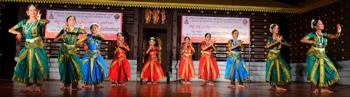 HejjeGejje's tweet photo. @DeekshaRKrishna @AdarshAcharyaS1 @RaghupathiBhat @ProfSRK @shreeprakashb @DrRKHegde @YashpalBJP @MinOfCultureGoI @dr_maheshsharma @classicaldance @bharatanatyam0 @Bharatanatyam6 @Shakti_Bharata @dancelove_naya @bharatanatyam @SriKrishnaMutt @AbhiKarwar @abhijaysrivast2 @Sahanaakaranth @narendramodi @manipalblog @hashmangaluru @JustMangaluru @Udupi @MBMlore @mtodayteam @MangaloreCity @prajavani @KannadaPrabha @Hosadigantha1 @varthabharathi @Prajavani_News @kpnewsonline @diganthaonline @ICCR_Delhi @GeetaChandran @kulal_shashank @Udayavani_News @VVani4U @Vijaykarnataka @udayavani_web @UdayavaniEng @skbalaga @VishwavaniNews @SwasthikGhate @umadevisomu @prajavanionline @Vidyadevi828942 Glimpses of #Bharatanatyam program given by the Students of #HejjeGejje Foundation (R) to mark the Silver Jubilee Celebrations of @HejjeGejje in association with #SriKrishnaMatha #SriPalimaruMatha #Udupi @PalimaruMatha #ಭರತನಾಟ್ಯ #Dance https://t.co/TfnrrLI1Ah
