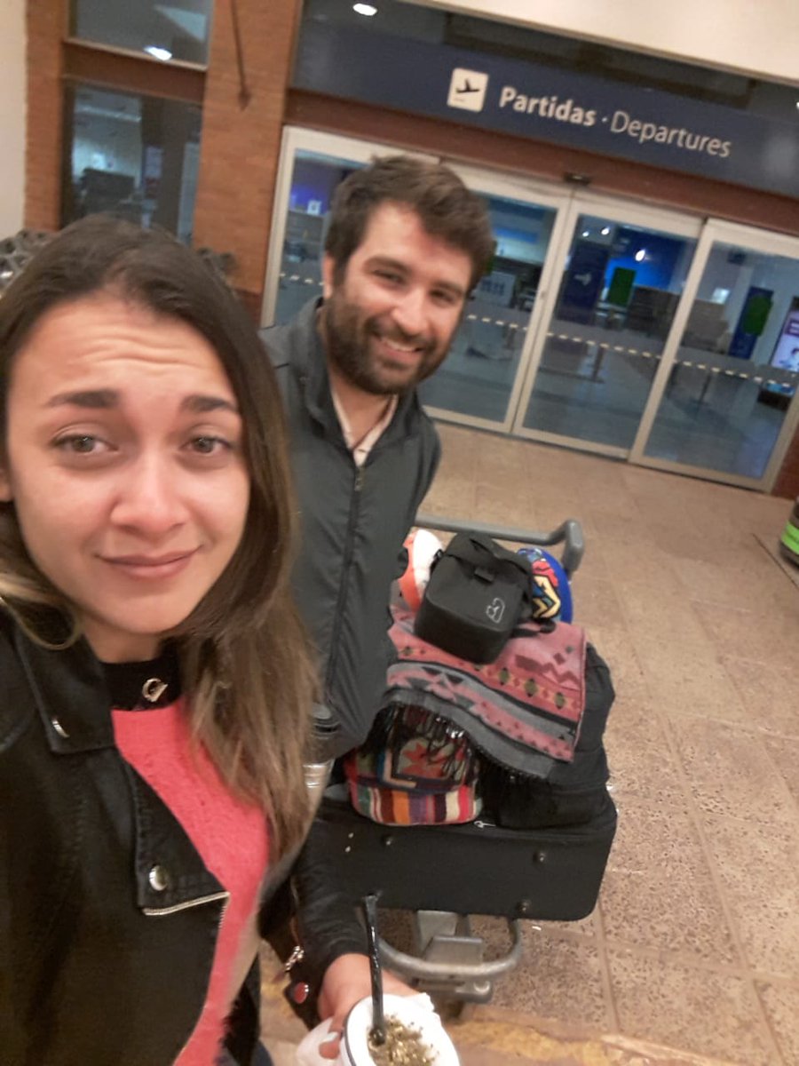 #ReDespiertos Con mi novia estuvimos varados en el Aeropuerto de Iguazú + de 12 hrs a causa que se demoró el vuelo que nos traia de Natal. Perdimos el vuelo, obvio, pero era el que tuvo problemas despegando. Por algo pasan las cosas, dicen, ja. Saludos