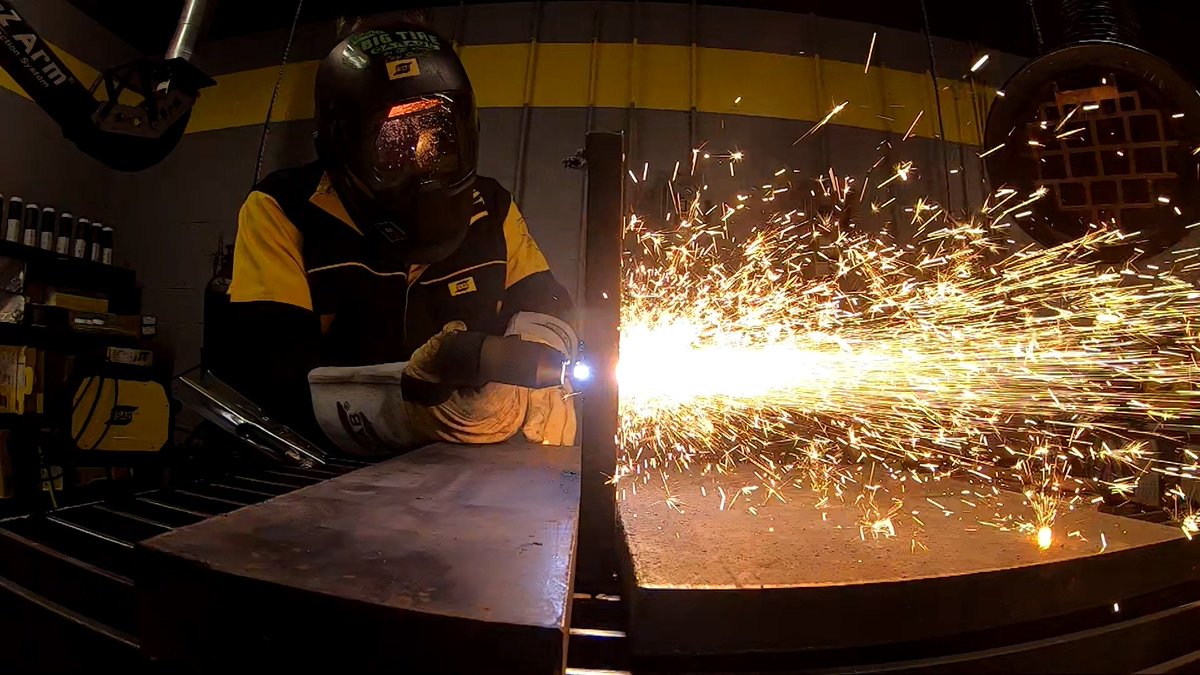 IanBigTire's tweet photo. Tearing through some 5/8" plate, piercing and then cutting like butter!! With the Cutmaster60i https://t.co/0JvIqWnlOx