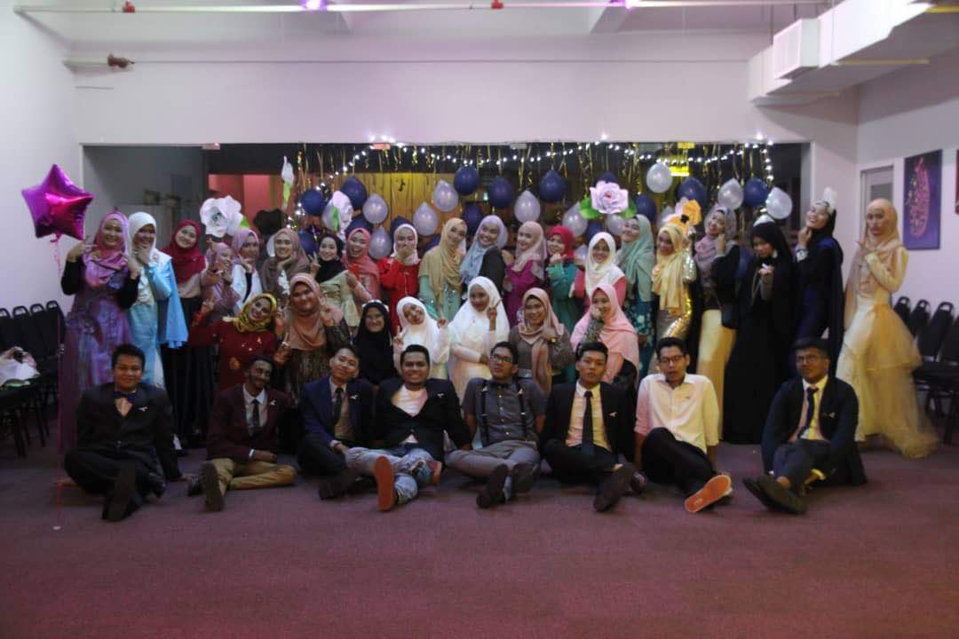 restuintcollege's tweet photo. Majlis Makan Malam ACRICC 2018
Sabtu | 14Julai 2018 | 8.00 Malam - 11.00 malam | Student Lounge
Anjuran : Art &amp; Culture Club RIC.

#RestuInternationalCollege 
#RestuCollege 
#PengajianTinggiMalaysia
#PendidikanMalaysia https://t.co/TlMzSuQOta