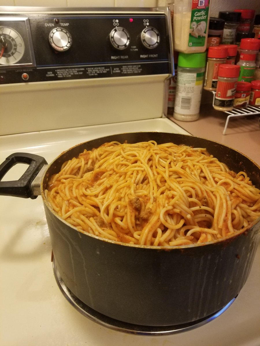 RachelleBean324's tweet photo. Looks like @Beanmachine1249 invited the whole neighborhood for dinner!
#foodfordays #forweeks #formonths #dinner #momsspaghetti #Overkill https://t.co/gK1I41Qq6f