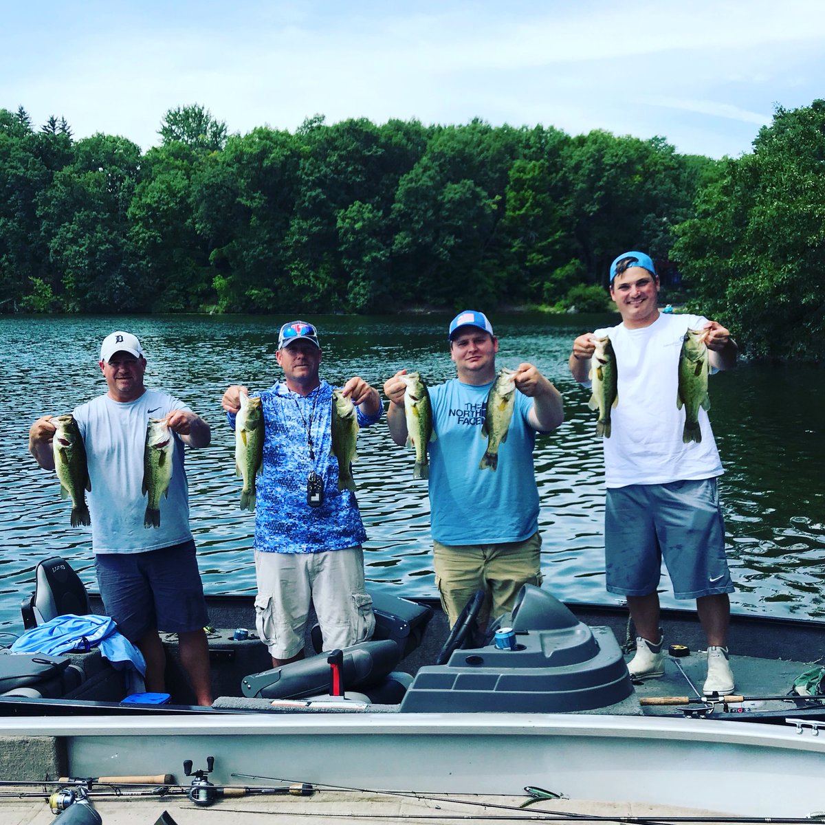 RobertLeduc12's tweet photo. MRF first Bass tourney, old guys put it to the young fellas @PureMichigan https://t.co/LJ6sBnaD7J