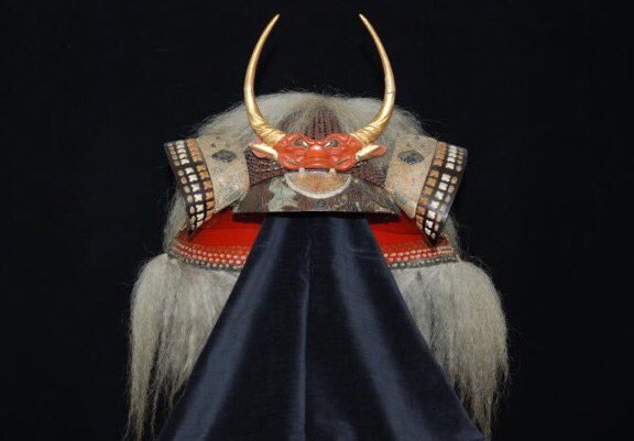 諏訪法性兜(すわほっしょうのかぶと)：武田信玄所用とされる兜。前立て