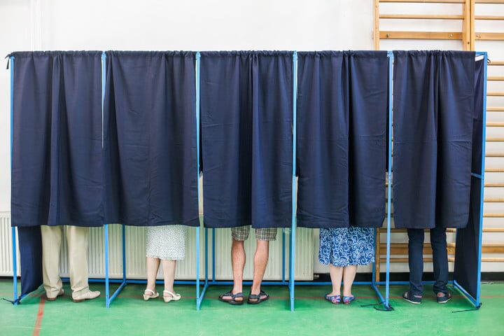 AD4District14's tweet photo. Early Voting is happening NOW in Knox county!  Check here to see where you can vote early! https://t.co/QyW9CHAaYo https://t.co/eoWwlkfqDY