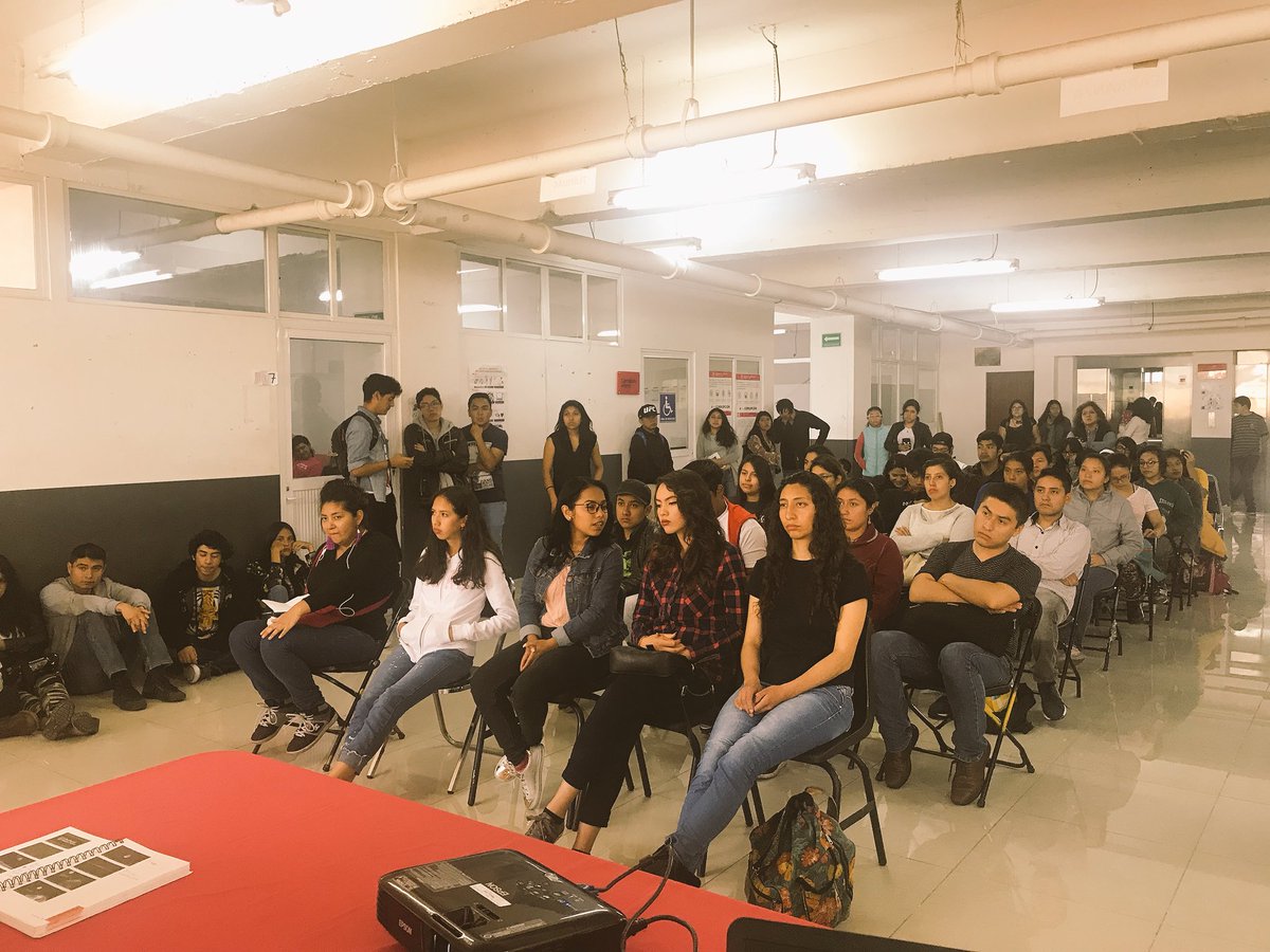 Oyeaguita's tweet image. Muchas gracias al @InjuveCDMX  por la oportunidad que nos dio de realizar una conferencia de cambio climático modelo #ClimateRealityProject con las y los jóvenes de la ciudad 💕🌻 es muy gratificante e inspirador conocer a jóvenes que como yo sueñan con una ciudad sustentable.