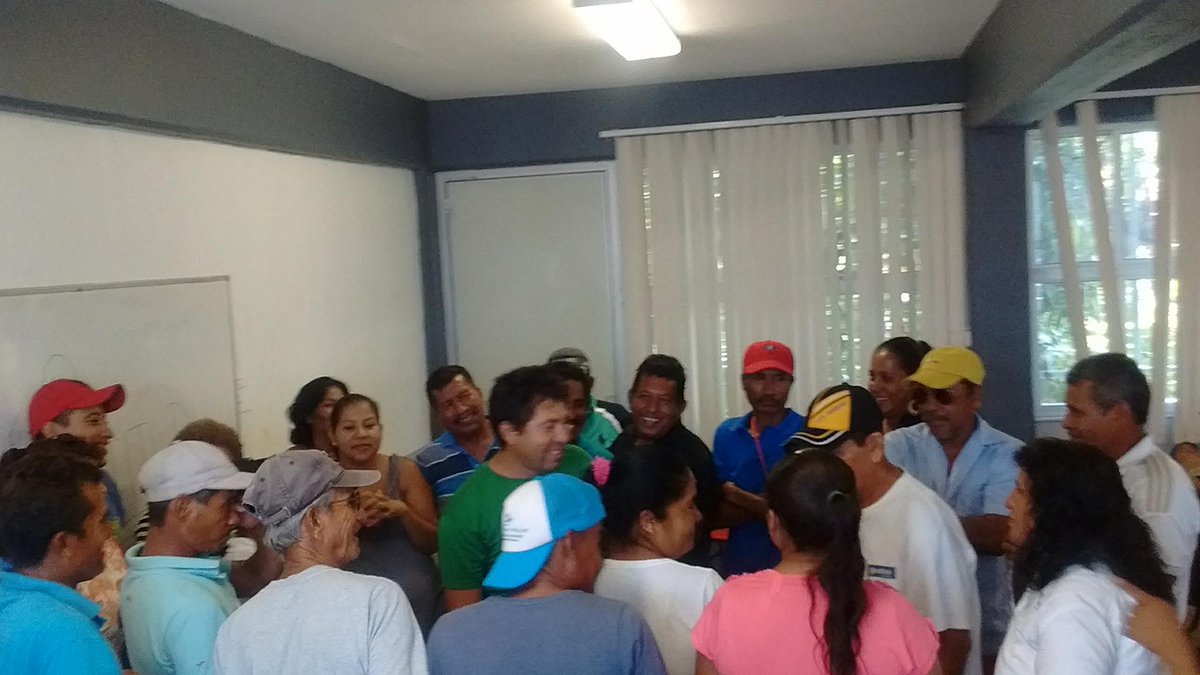 belevalua31's tweet photo. PROPESCA 2018, PESCADORES DE OSTION DE ROCA. COOPERATIVAS DE  ACAPULCO GRO. https://t.co/abw8SANV4r