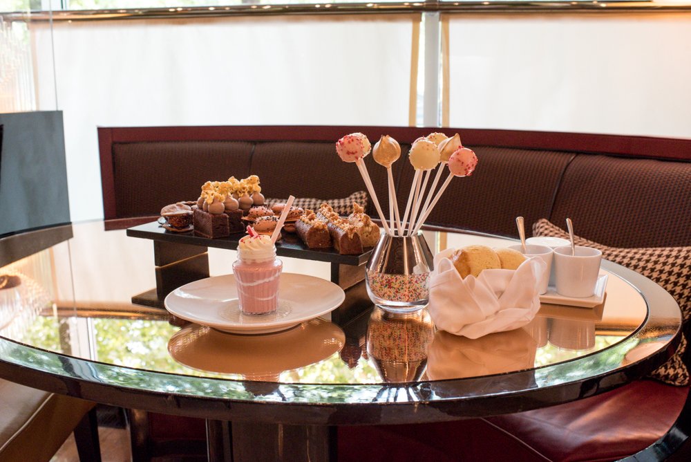 SilverSpoonLDN's tweet photo. #CUTCakes & Tea at @45ParkLaneUK. #afternoontea #foodblogger #Londonblogger @TheDorchester @DC_LuxuryHotels https://t.co/umDEAjCG9q https://t.co/HqmQ4sWo9M