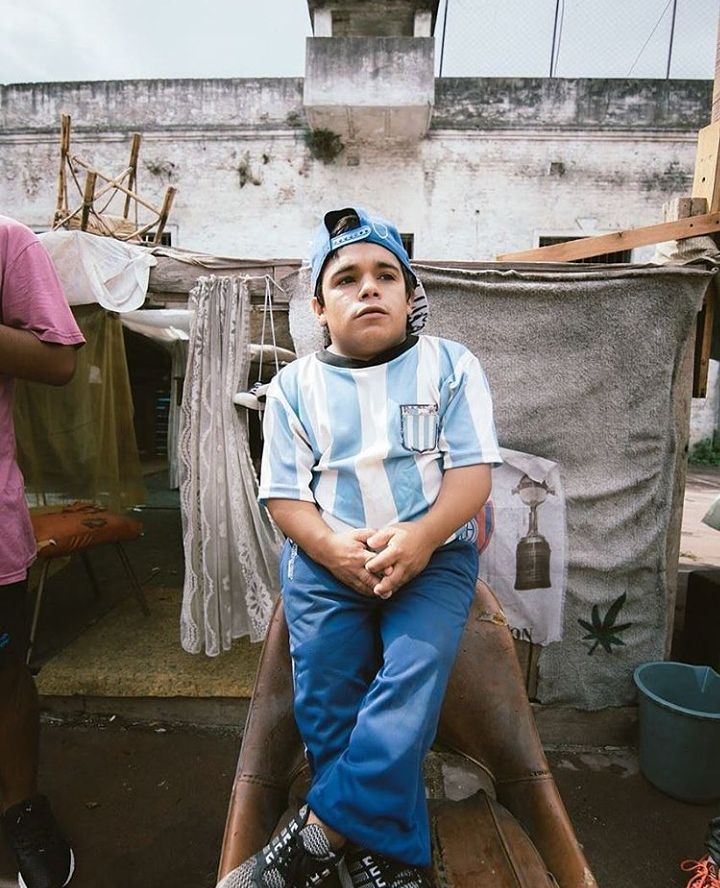 kevvinpe's tweet photo. volvió el loquito más picante del condado, muy enojado, ta re apiolado, el que se coje a Morcilla de parado, y saca el choto todo cagado, acá en el barrio no queremos refugiados, sub 21 soy tu soldado https://t.co/IdFGVTcmUG