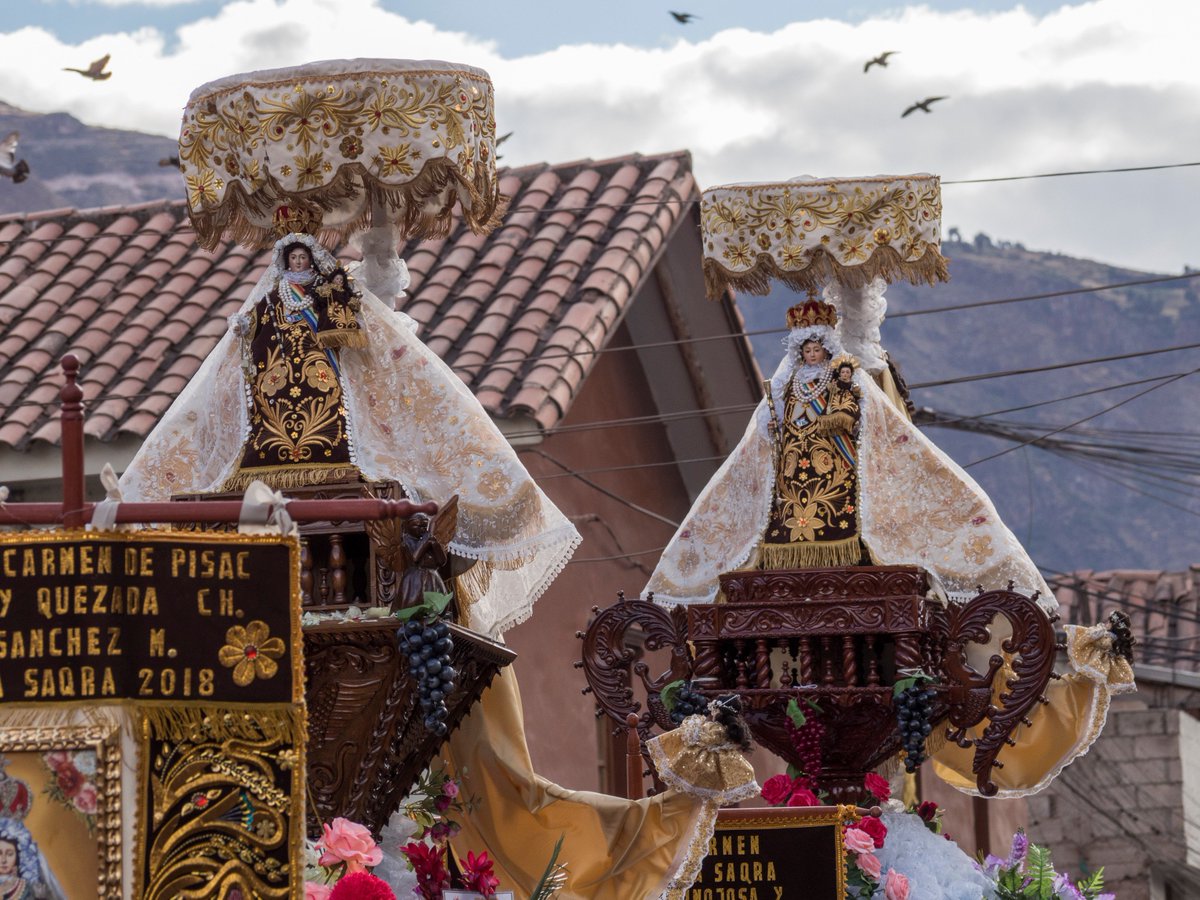 emil_lab's tweet photo. Procesión de la Virgen del Carmen en Pisaq (Perú). Una explosión de fervor, fiesta y color. Listos para comenzar #Urubamba2018 https://t.co/fUY9zAB8ZA