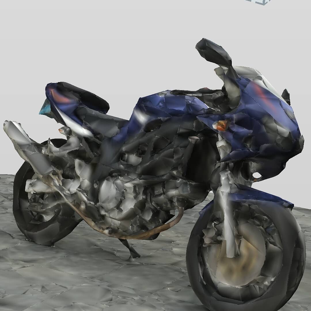 nevi34x's tweet photo. 先日、「カウル作ってコーイ！」ってお題を頂いたので、ひとまず自分のバイクをスキャンした。写真100枚ばかしグルッと撮影して、 #RecapPhoto につっこんで一晩。昔のプレステ感ある。パソコンで見るともうちょっと綺麗に見えるよ。目指せロケバニ？！ #SV400S このあと #Fusion360。 https://t.co/ZWEk95u2ww