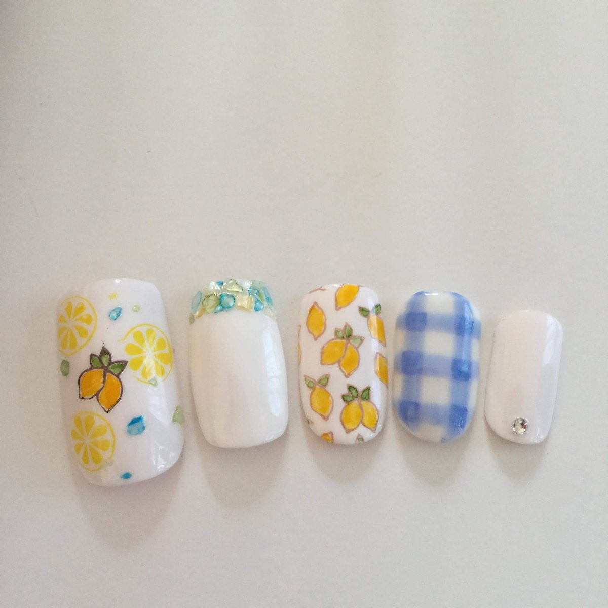 しろくまnail Ar Twitter 夏バテからなのか食欲がない ネイル のようにビタミンチャージするべきかいな べたにレモン とゆうことで今日はレモンネイルです 夏ネイル ネイル セルフネイル セルフネイル部 レモン イエロー ブルー チェック セルフネイル