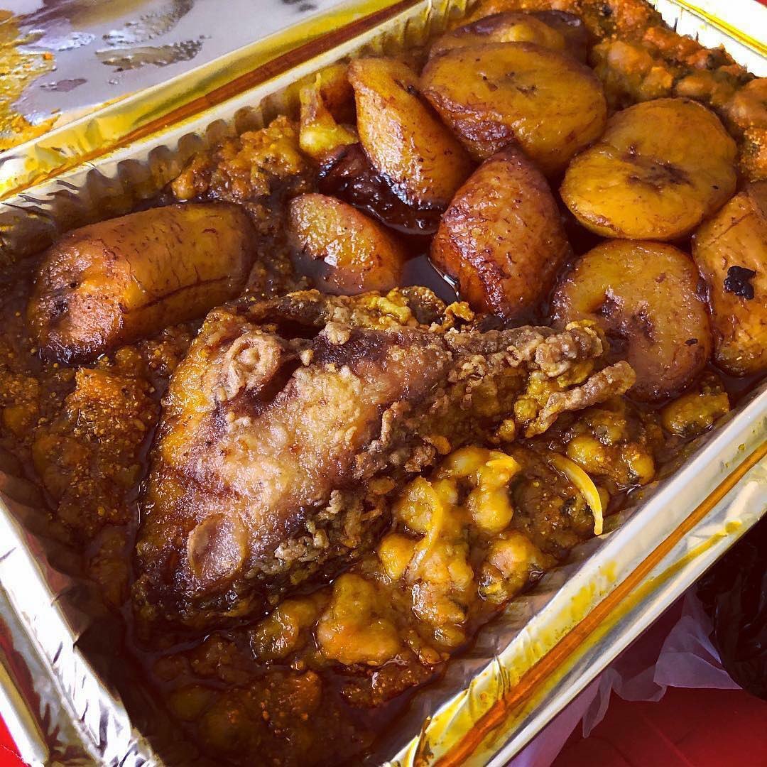AsankaCuisine's tweet photo. @solaceeats - Gari and beans has no competition when it comes to breakfast in Ghana. What’s for breakfast my people?😍😭🇬🇭 GOBE on this side!🇬🇭💐 Pic: Tag it’s owner. And your friends who looove beans. #gariandbeans #gabeans #breakfast #breakfastinghana #africanstyle https://t.co/qltBGVFKYp
