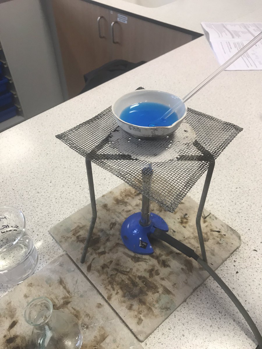 KDScience's tweet image. Year 10 Chemists making salts #aqatrilogy #gcse #requiredpractical #chemistry