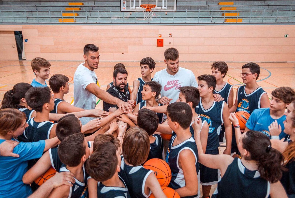 🏀Han sido tres semanas estupendas de mucho basket, mucha diversión y un montón de anécdotas 😃 Lo hemos pasado genial y por eso esperamos volver a veros a todos el año que viene 👋🏼👋🏼 #campus #baloncesto #basket #hernangomez #juancho #willy #ffg #cblasrozas #41 #wh41