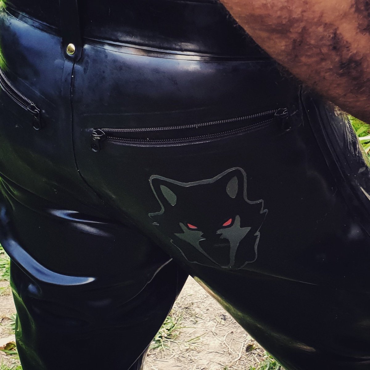 wethotrubber's tweet photo. This is the back of our custom #breeches made of 0.8 thick #rubber with custom logo on the back. Did you know you can personalize your garment with your logo or lettering? 

#wethotrubber #rubberfetish #gayrubber #rubberlove https://t.co/z7MTGF3lUP