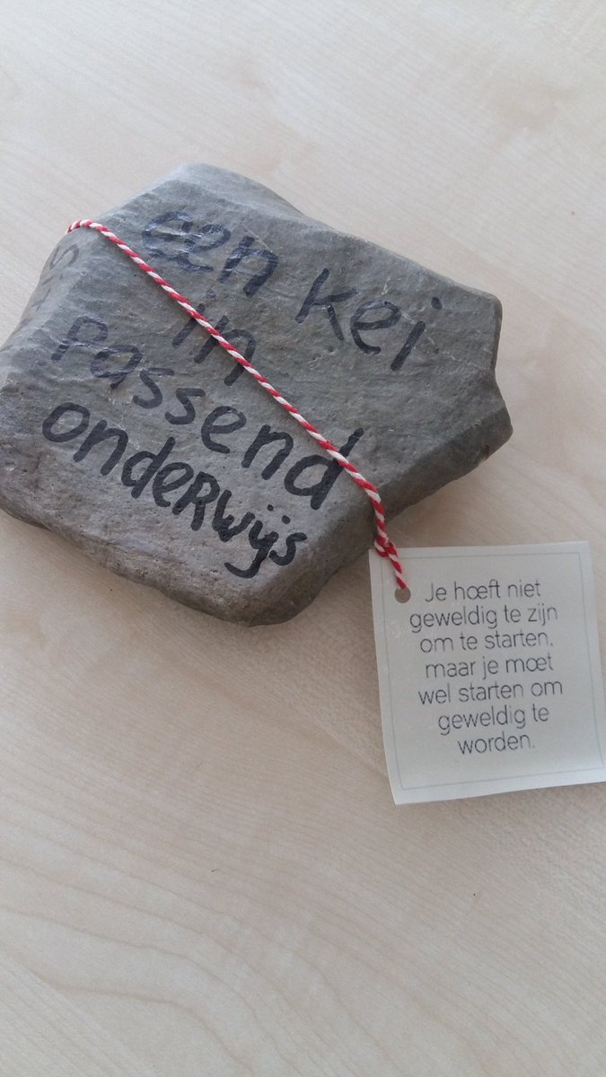 Een geweldig symbolisch cadeau  van een kei van een leerling👍 Mooiste compliment voor leerkrachten en klasgenoten!
Dank je wel en succes in het VO👍👋