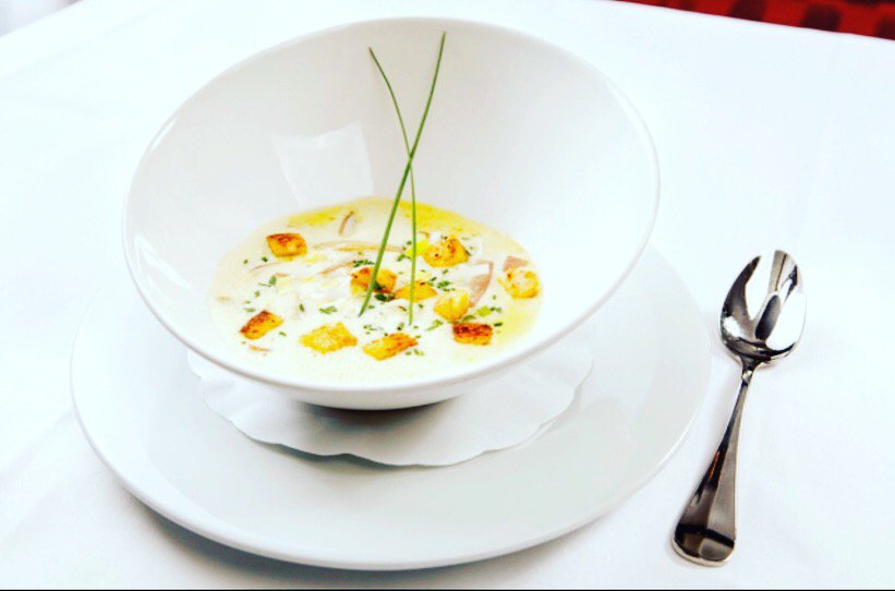 Op-en-top Franse culinaire belevenis bij Flo in Eindhoven. Een menukaart boordevol Franse klassiekers, zoals crêpe suzette en diverse schaal- en schelpdieren van het fruits de mer buffet. bit.ly/2upEOJZ #french #culinair #diner #tastyclub