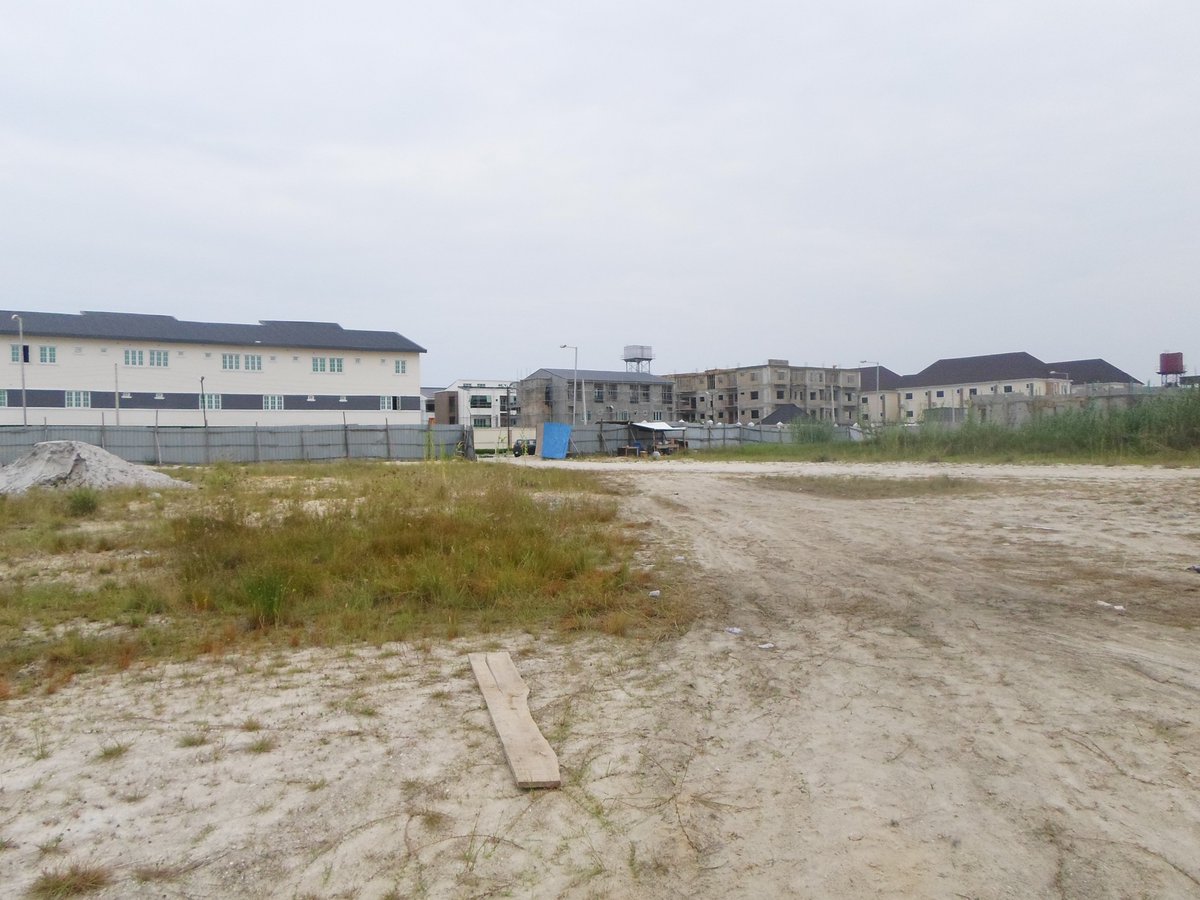 mindhunter_7188's tweet photo. HOT LAND SALES @ CHEVRON DRIVE
Sharing Landmarks with the Oba Ajiran Farms and directly adjacent the  Eleganza Forest; lies a well-planned estate with several plots of land  for sale. Some of its features are listed below: https://t.co/83MhdcV2V5