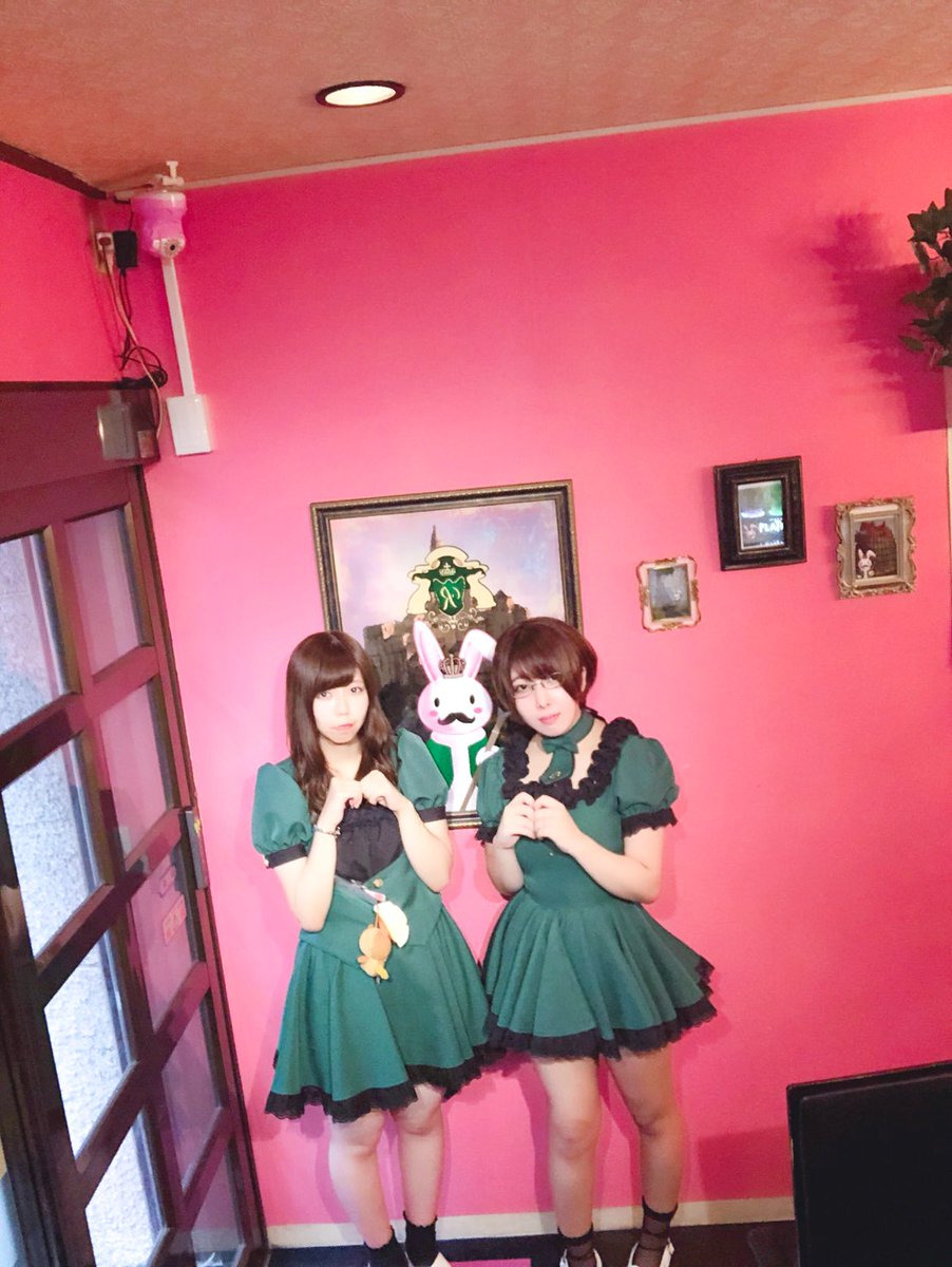 ラビットラバーズカフェ 秋葉原 18 00です 異世界の秋葉原の人間さん 暑いので水分補給しに来てください 秋葉原の給水所 ラビラバです のえ Rlc Noe ねる Rlc Neru もちおり みん Rlc Mochio 味噌 Rlc Miso ラビラバ 秋葉原 メイド