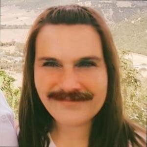 So könnte Nadine holte aussehen vong Tarnung her. Bidde helft mia sie zu finden. I han große Sehnsucht! WER NICHT HILFT WIRD GEBIMST 🙃 #MrLardKartell #wirleakenviele