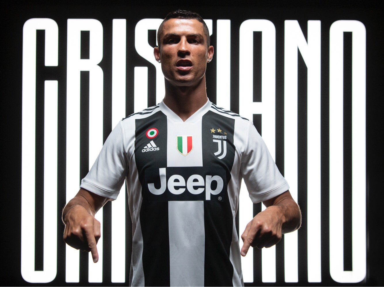 Ronaldo jersey sales juventus hotsell