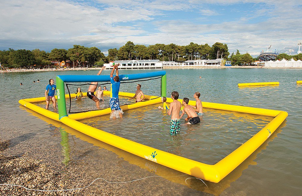 espectaculostom's tweet photo. Semana de las mejores atracciones para #Verano! Hoy les traemos el #VolleyWater! Cancha de #volley especializada para #piscinas, #lagos o el #mar! Trae todo el equipo necesario para un buen partido de verano con #amigos! #alquilerdesimuladores #Alquilerdehinchables #eventosespaña https://t.co/SRxmTEwsio