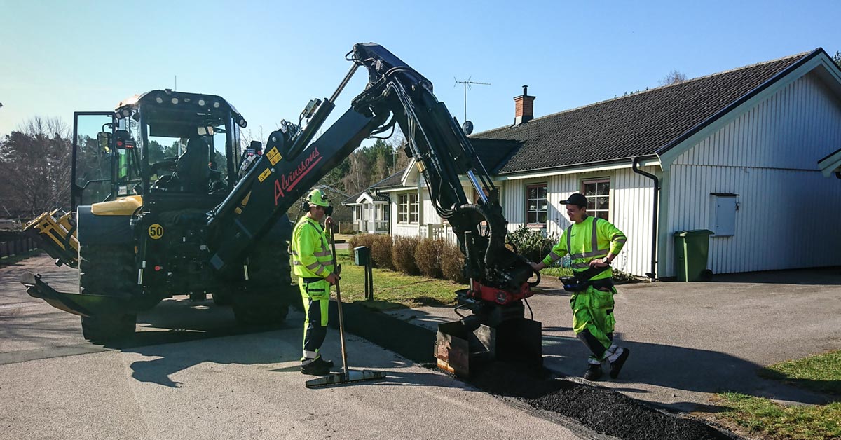 Alvinssons AB väljer #HUDDIG för maskinens styrka, mångsidighet och hyttkomfort. Entreprenadföretaget Alvinssons AB i Mönsterås ägs av de tre bröderna Alvinsson och deras kusin. Läs mer: huddig.com/sv/nyheter/nyh…