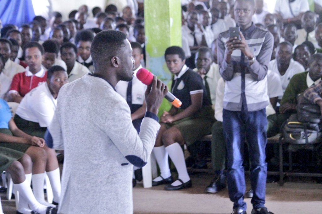 HEBobiwine's tweet image. I shared with them the story of my life &amp;amp; challenged them that whatever they do now will determine what they'll be in future. When I look at young boys &amp;amp; girls who are lucky to be in school, I see myself years back &amp;amp; am always glad that I now go back to share a success story....