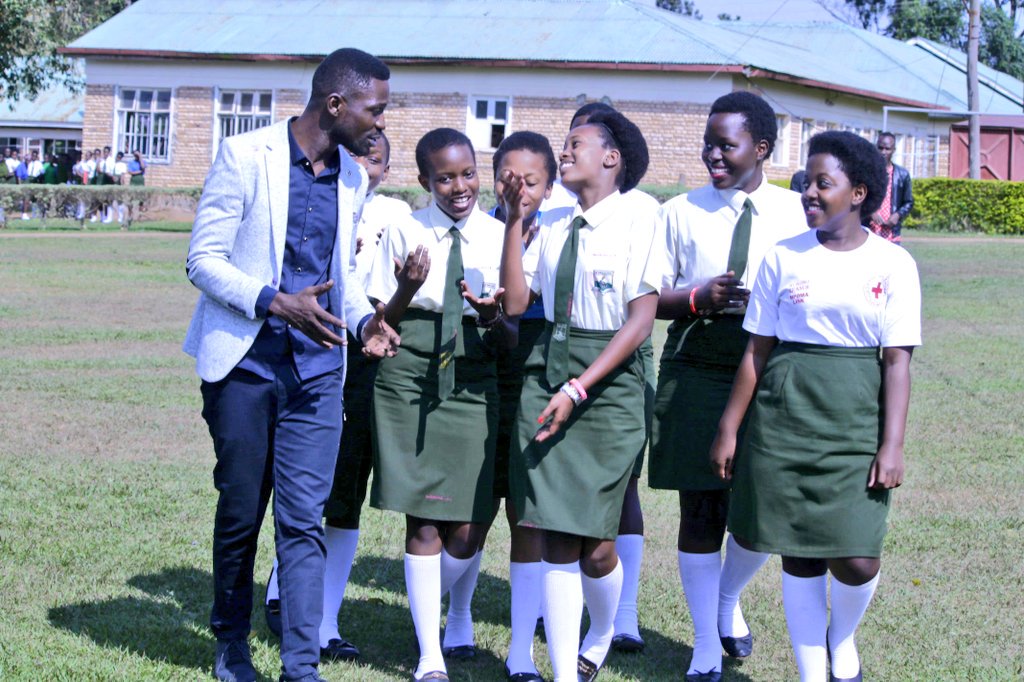 HEBobiwine's tweet image. I shared with them the story of my life &amp;amp; challenged them that whatever they do now will determine what they'll be in future. When I look at young boys &amp;amp; girls who are lucky to be in school, I see myself years back &amp;amp; am always glad that I now go back to share a success story....