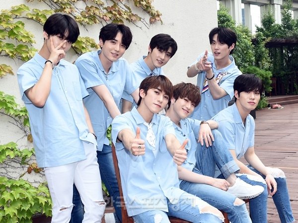 TARGET7_K's tweet image. [Article]
타겟, "음악으로 이야기하는 방탄소년단, 존경해요'
#TARGET #타겟 #실화냐 #Is_it_true 
sporbiz.co.kr/news/articleVi…