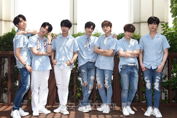 TARGET7_K's tweet image. [Article]
타겟, "음악으로 이야기하는 방탄소년단, 존경해요'
#TARGET #타겟 #실화냐 #Is_it_true 
sporbiz.co.kr/news/articleVi…