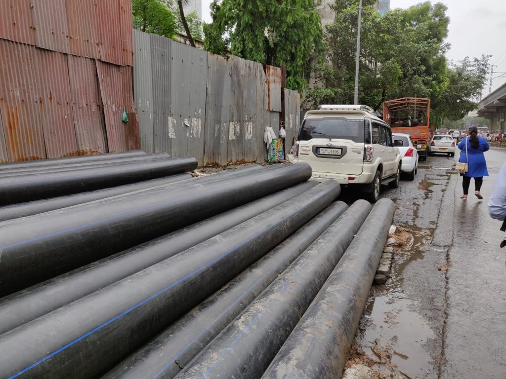 Another mishap waiting to happen at Marol- Andheri, illegal parking &amp; unattended huge pipes have forced people to walk on the road which is too risky when many vehicles coming from behind ! <a href="/MumbaiLiveNews/">Mumbai Live</a> <a href="/Dev_Fadnavis/">Devendra Fadnavis</a> <a href="/RidlrMUM/">Ridlr Mumbai</a> <a href="/RedFM_Mumbai/">Red FM Mumbai</a> <a href="/MumbaiPolice/">मुंबई पोलीस Mumbai Police</a> <a href="/timesofindia/">The Times Of India</a>