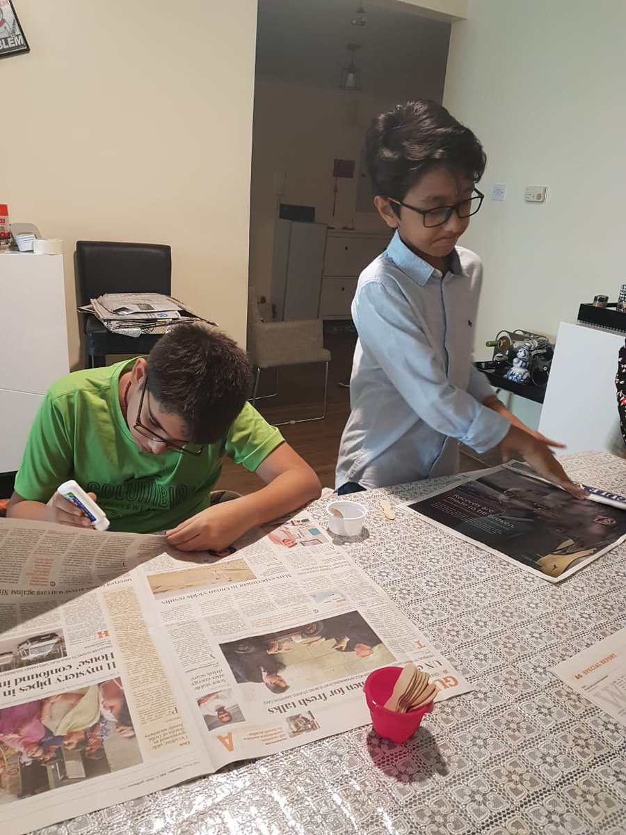 ratikasingh5's tweet image. Eco Warriors of GEMS Modern Academy join forces to #BeatPlasticPollution. The project "Say No To Plastic Bags" aims to lessen use of plastic bags by collecting newspapers to make paper bags &amp;amp; distributing them to local shops. #8weekstreak 
@KHDA 
@KNargish