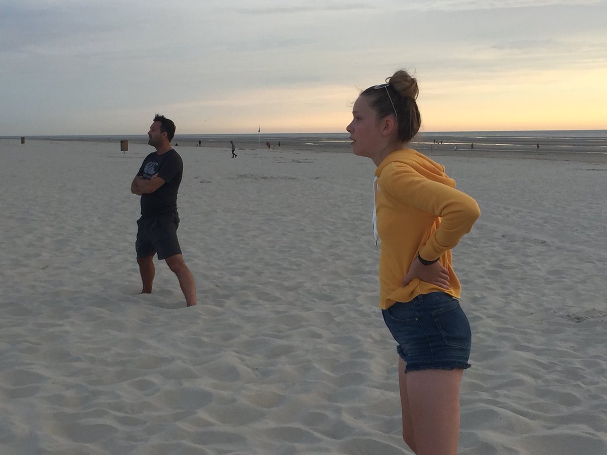 SW_French's tweet photo. Another fabulous evening playing rounders on the beach until sunset! #makingmemories #livingthedream #happystudents https://t.co/jrp4BiI14P