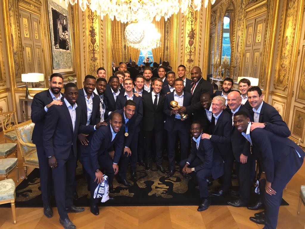 teddyriner's tweet photo. Un moment d’exception avec cette belle @equipedefrance ⭐️⭐️ #france🇫🇷 #championdumonde2018 https://t.co/99x3ZFjW5u
