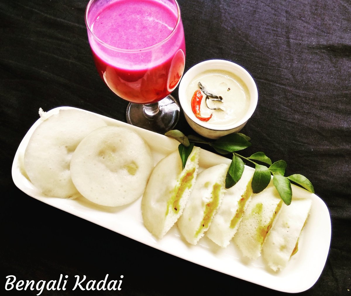 mannamajumder's tweet photo. Stuffed idli with roasted penut chutney and blackberry juice. PC : Vedanta Majumder (My 5 years old son)- Healthy and tasty breakfast always good start for the day.
#Food #foodblogger #HealthyFood #stuffedidli #Bangalore #breakfast #indianfood #foodlover #HealthyLife https://t.co/0GGOiiWGQl