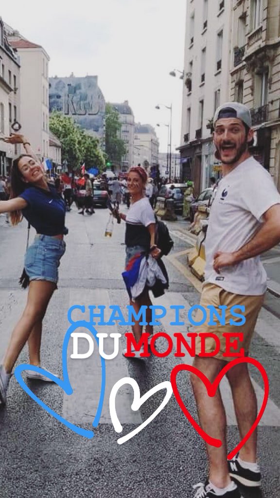 minitonguecom's tweet photo. Le jour de gloire est arrivé ! 
💙⚽️❤️
#WorldCup2018 #FRACROA #CoupeDuMonde #FRACROFINAL2018 #ChampionsDuMonde #championdumonde2018 https://t.co/RVjt83Rgak