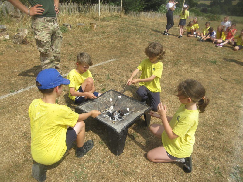 CallowellSchool's tweet image. Year 4 had a fun last session with @EliteComSurv making their own fires and toasting marshmallows @MiniMarines