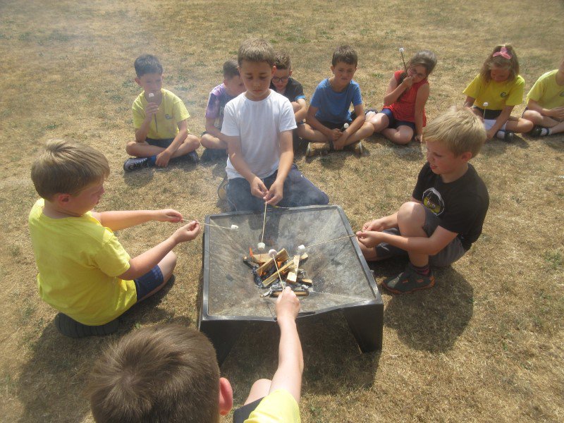 CallowellSchool's tweet image. Year 4 had a fun last session with @EliteComSurv making their own fires and toasting marshmallows @MiniMarines