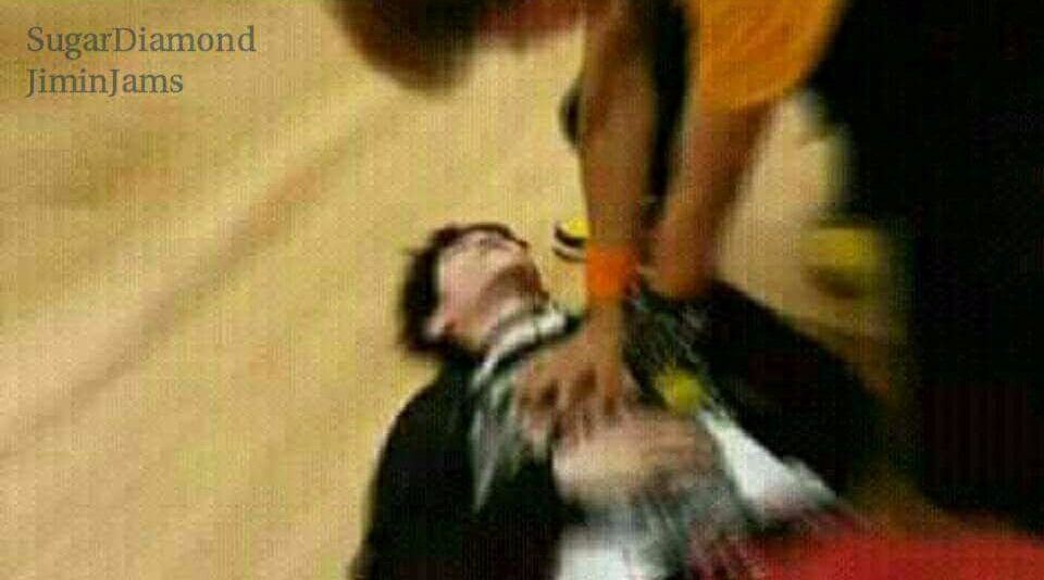ChocoMultifruta's tweet photo. PAREN TODOOOOOOO
LLEGA A SER SEOKJIN EL QUE HAGA LA INTRO Y ME AGARRA 234535 DE PAROS CARDÍADOS

#LOVE_YOURSELF_結_Answer
@BTS_twt https://t.co/l4NDS4c2Ym